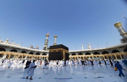 7 Nights 5 Star Easter Umrah Package 2025