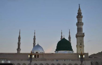 14 Nights 4 Star Easter Umrah Package 2025