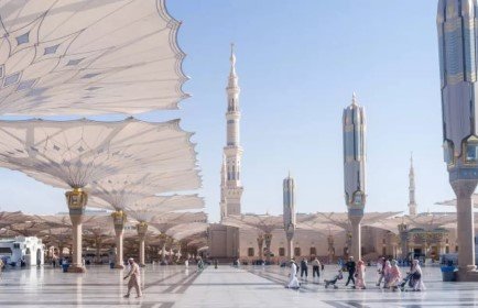 10 Nights 4 Star Easter Umrah Package 2025