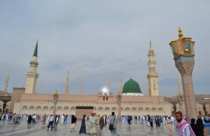 10 Nights 4 Star March Umrah Package 2025